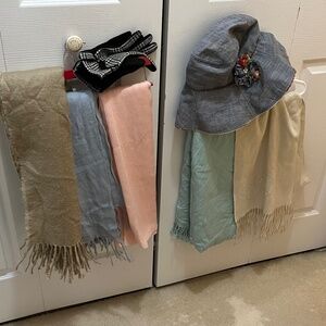 Women’s Accessories Bundle – 5 Scarves, 1 Gloves & 1 Hat (Fall/Winter & Spring)